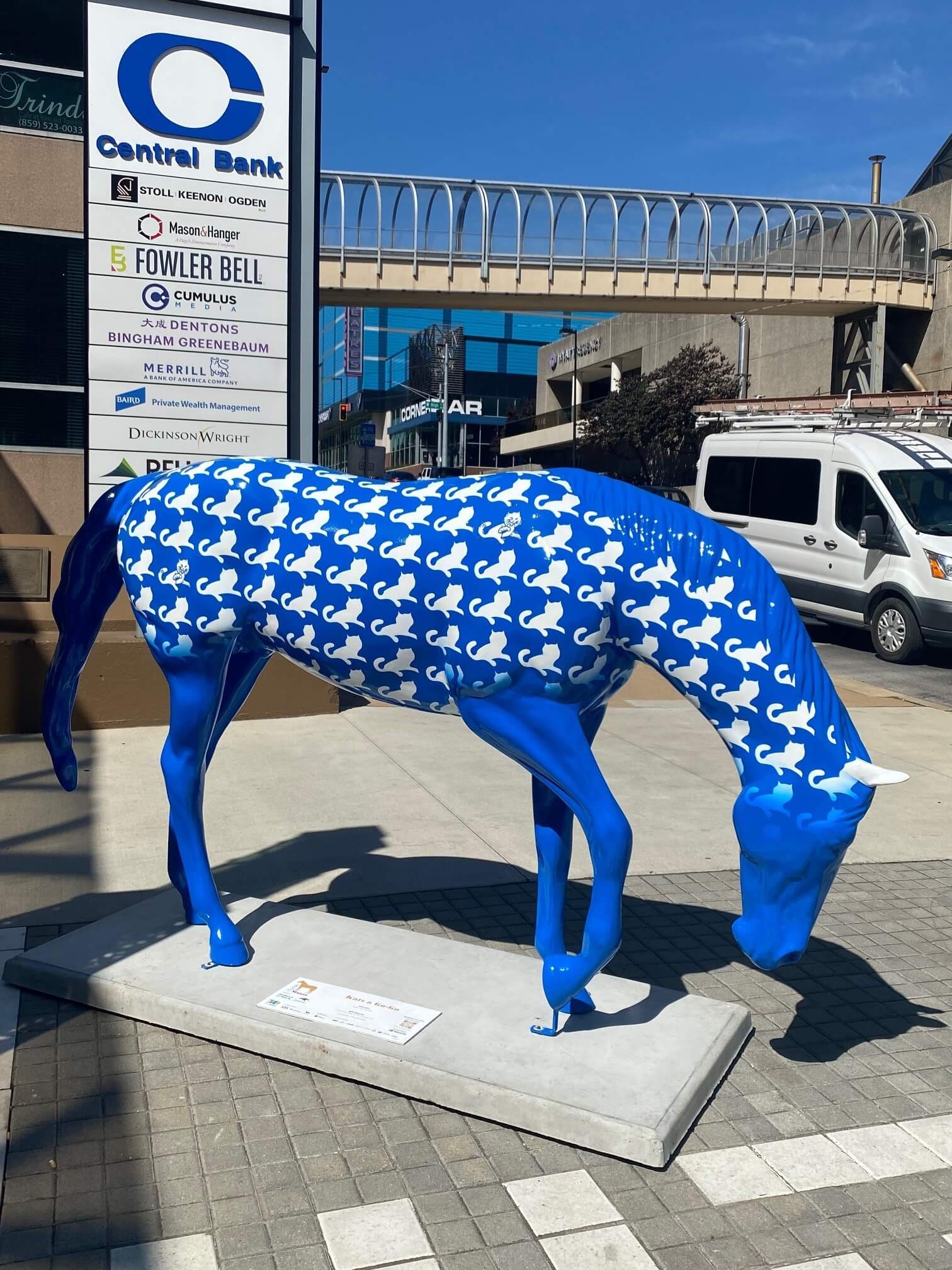 2023 Horse Mania horse outside of Central Bank building